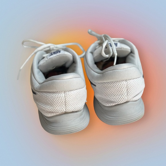 🟢5/$25 Nike Men Revolution 4 Sneakers Running Shoes White Grey 908988-101 - 11.5 - Picture 3 of 15